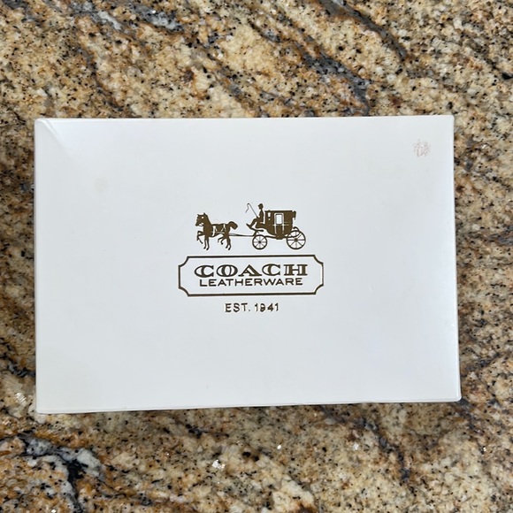 NWT. Coach Poppy wristlet - Picture 8 of 8